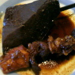 めん処角千 にしむら - こんにゃくと牛すじのおでん（各１２０円）(2014.3撮影）