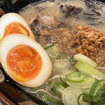 鹿児島ラーメン豚とろ - 半熟玉子入り豚とろラーメン