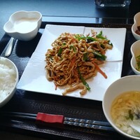 御膳房 銀座店 - 干し豆腐と豚肉ピーマンの醤油炒め