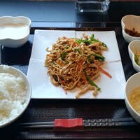御膳房 銀座店 - 干し豆腐と豚肉ピーマンの醤油炒め