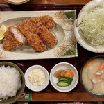 Kodawari Tonkatsu Adima - 「ローズポークとんかつ(120g)とカキフライ(2個)定食」@1958