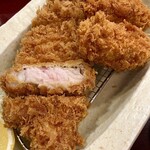 Kodawari Tonkatsu Adima - とんかつは、中央がうっすら赤みが残ります