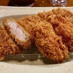 Kodawari Tonkatsu Adima - 大きい粒のカキフライ（２個）は、広島産の牡蠣です