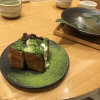 京都石塀小路豆ちゃ 日本橋 - 生わらびもち(右奥)