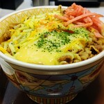 すき家 - とろ～り3種のチーズ牛丼特盛ツユダク870円 お新香セット150円