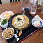 こだわり手打ちうどん 山 - 好みでカスタマイズ可能
            いろいろ定食 760円