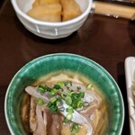 Soba Kisshou Okina - 小鉢２つと野菜天ぷら、選べるドリンク。今回は日本酒て。