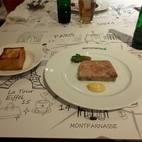 ビストロ・イナシュヴェ - バテドカンバーニュ（フォアグラと鶏肉と豚肉などのパテ）パン付き