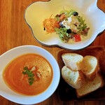 クイーンズ スープ カフェ - オマール海老のビスク 800円 + bset(パン・本日のデリカ・ドリンク・デザート) 550円