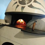 Pizzeria SOGGIORNO - 中では勢いよく炎が