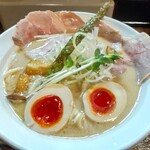 Menrokkuchikinhiro - 極濃ラーメン:味タマチャシュプラス♪