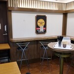 Tsukiji Gindako - イートインスペースの様子。