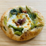 パンデュース - 小松菜とカリカリベーコンの自家製ホワイトソース