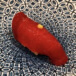 丸喜すし - 鮪赤身　軽い漬けで