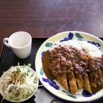 四季菜 - カツカレーは、７８０円。カレーが６８０円だからカツは１００円ってこと。カツは１枚半乗る。ただ、カレーがおあまりおいしくない、残念。とんかつ定食にしておいたほうが、安心だろう。