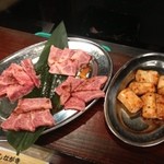 Yakiniku Yakiniku Yagen - ちょこっと盛り合わせと丸腸。