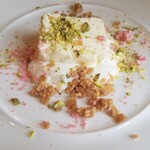 アル・ケッチァーノ - ◆本日のドルチェ いちごを 包み込むヨーグルトのムース