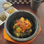 Kafe Jikyuu Jisoku - 利尻昆布出汁で食べる石焼き鶏まぶし(3・4月限定)