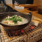 炉端 氷炭 - 「氷炭名物」塩もつ煮込み　638円