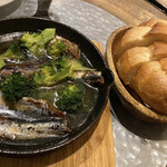 hangout - オイルサーディンのアヒージョ