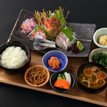 炭火焼きと羽釜ご飯 あいたか - 刺身定食