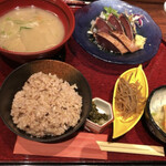 麹蔵 - 鰹のタタキと豚汁定食