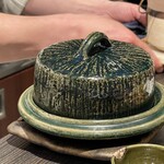 中津をにく - シャトーブリアンを器で寝かす