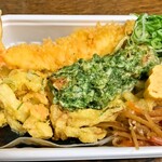 Marugame Seimen - 3種の天ぷらと定番おかずのうどん弁当