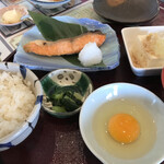 Tsukuba Toukyuu Gorufu Kurabu Resutoran - 鮭定食✴️玉子追加