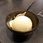 Okonomiyaki Monja Teppanyaki Satton - ランチセットのアイスクリーム