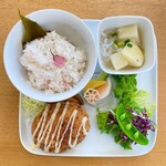 木更津のカフェ marone - 春キャベツメンチ（さくらごはん）