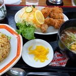 欽ちゃん食堂 - 料理写真:チャーハンから揚げラーメンセット880円