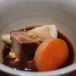 日本料理 幸庵 - 新玉ねぎ、人参、みやじ豚の角煮アップ