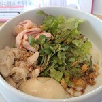 鶏らぁ麺 labo - 洋風泡鶏白湯(味玉と鶏ほぐしそば)1060円