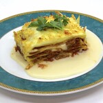 Coarsely ground meat and cheese lasagna