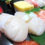 浪花寿司 活 貫太郎 - 帆立、大きい～。