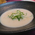 中国料理 桃園 - 西京味噌入り白湯ラーメン　九条葱ソース添え