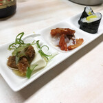 がばちょ - セット（アテ3品+ドリンク1杯/500円） この日のラインナップは、力士味噌やっこ・タコキムチ、しんこ巻き♪