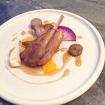 スープとカレー ボンジョルネ - ●肉のメイン
      ラム肉  背肉とランプ肉
      生姜のソース、人参ピュレ
      