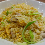 万豚記 - 豚ねぎ塩炒飯990円+税