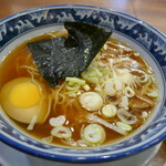 万豚記 - 醤油ラーメン690円+税