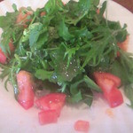 エマール - カレーに付いてくるサラダ。ルッコラやクレソンなど珍しいハーブが使われています。季節によって使用ハーブは変わるそうです