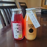 Chikuzenchou Famazu Maketto Minami No Sato - 赤紫蘇ジュース（300円）と朝倉のもも（400円）。