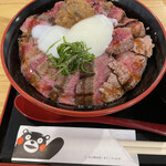 うしとさかな - 温玉、肉味噌を混ぜると濃厚な味わいに...