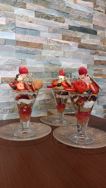 オーガニックないちごパフェ』by わじゅ : カフェ マリエ (caf'e