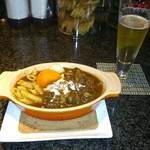 Deli＆Bar 秀 - ビーフストロガノフ、まずは生ビールを流し込みながらいただきます