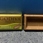 GODIVA - 「ピスタチオ」は、やはり文句なしに美味しい………(o･∇︎･o)