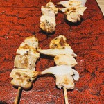 Hakata Yakitori Yasaimaki Motsunabe Katsugiya - 串焼きはやげん軟骨と葱間
