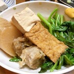 旬菜と海鮮　森田屋 - おでん：大根、豆腐、厚揚げ、焼売、菜の花、