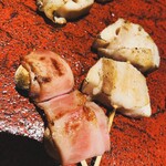 Hakata Yakitori Yasaimaki Motsunabe Katsugiya - 野菜巻きはマッシュルームと蓮根